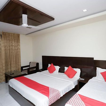 Oyo 39595 Hotel Ray Ban Kankhal Exterior photo