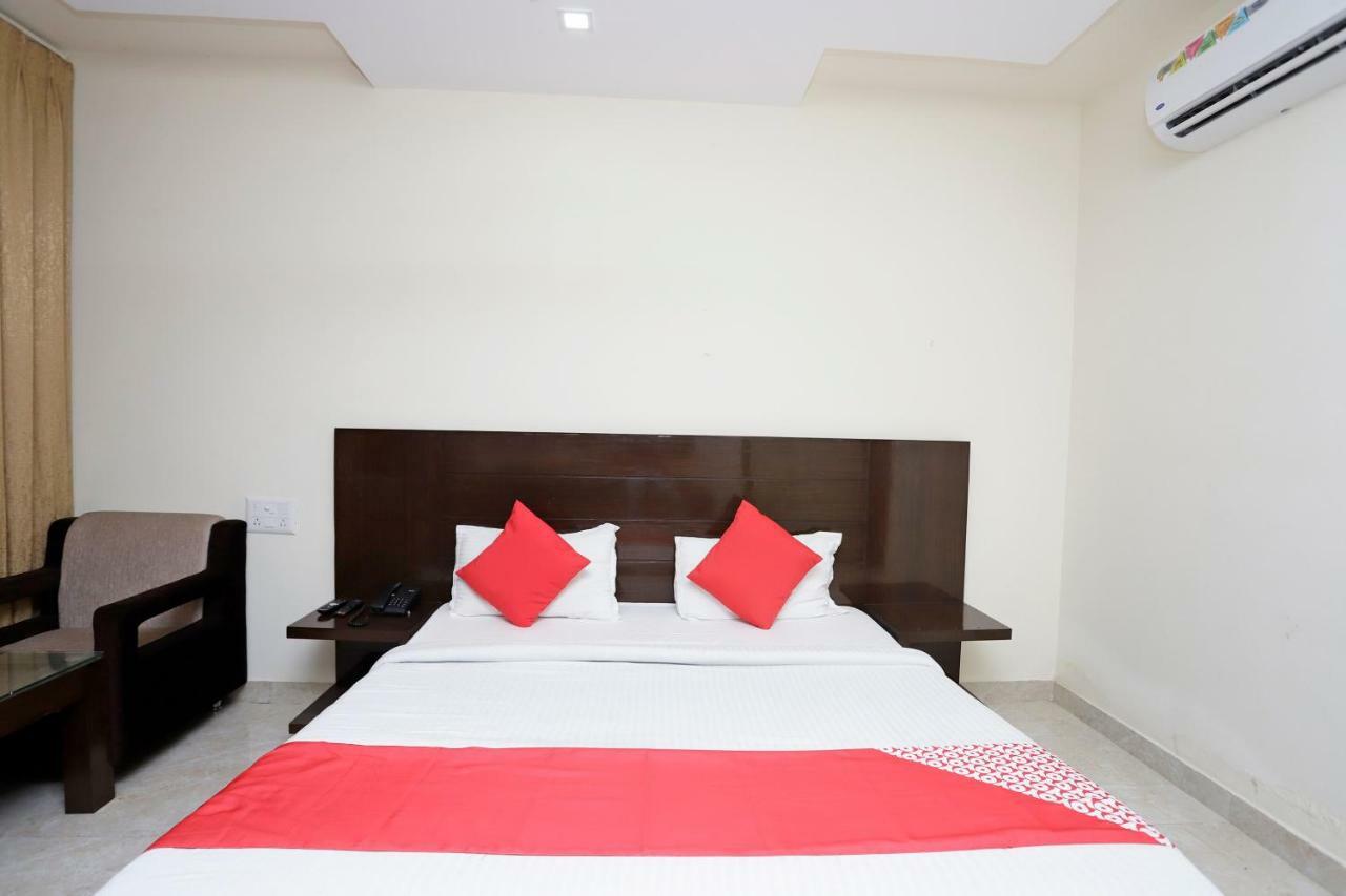 Oyo 39595 Hotel Ray Ban Kankhal Exterior photo