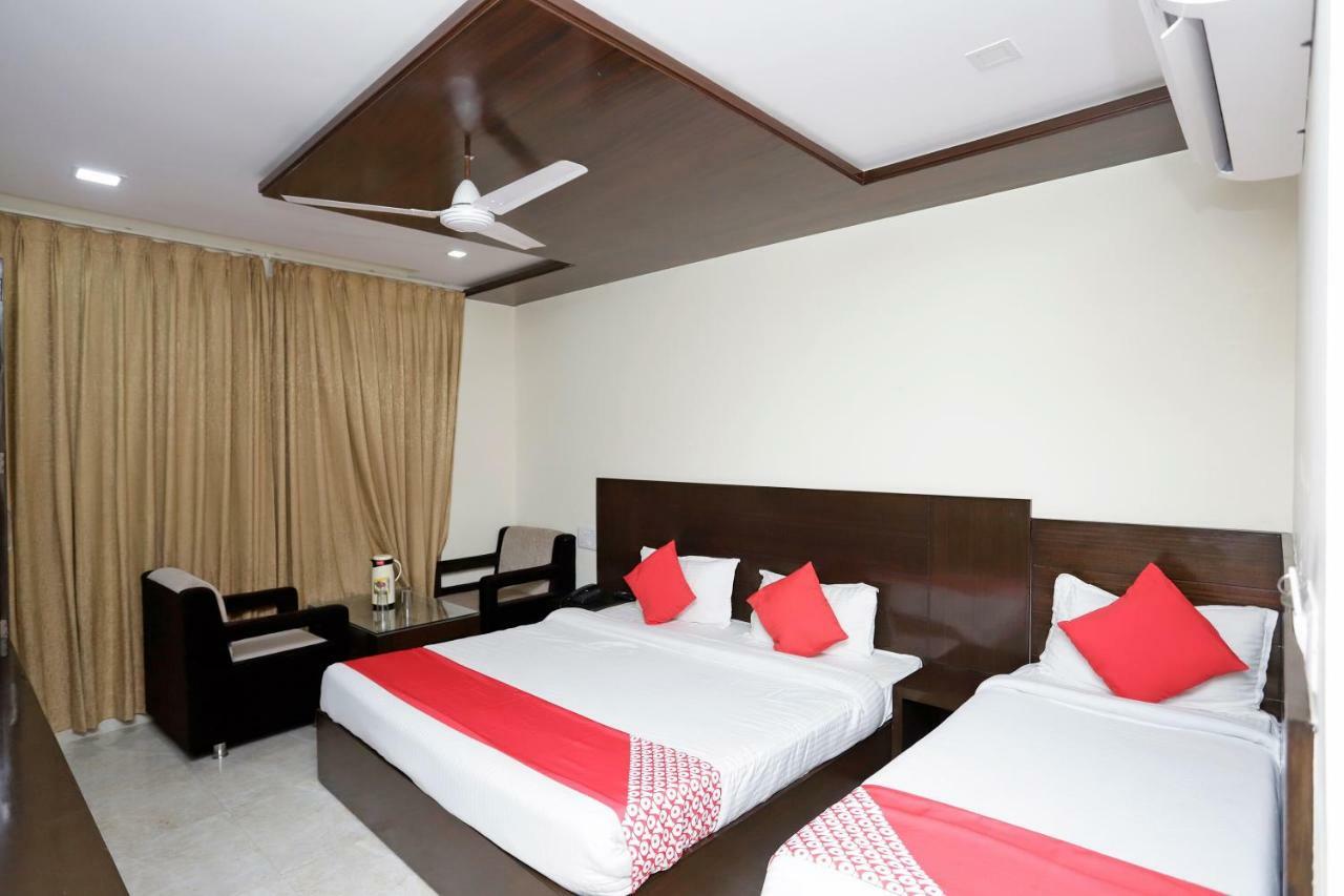 Oyo 39595 Hotel Ray Ban Kankhal Exterior photo