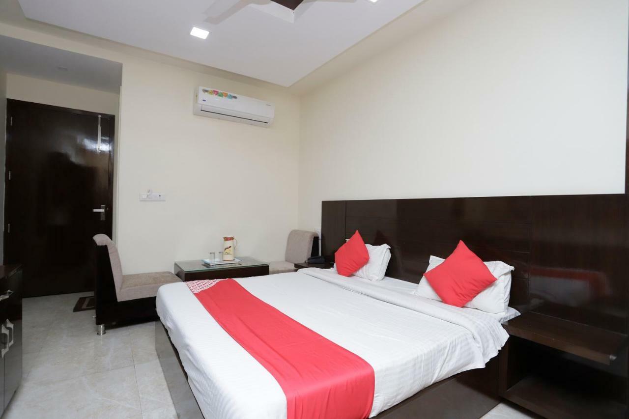 Oyo 39595 Hotel Ray Ban Kankhal Exterior photo