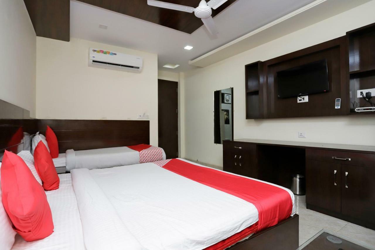 Oyo 39595 Hotel Ray Ban Kankhal Exterior photo