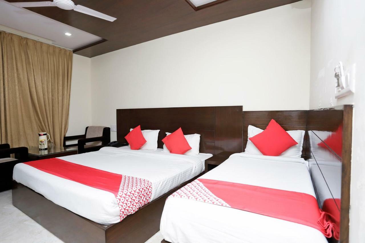 Oyo 39595 Hotel Ray Ban Kankhal Exterior photo