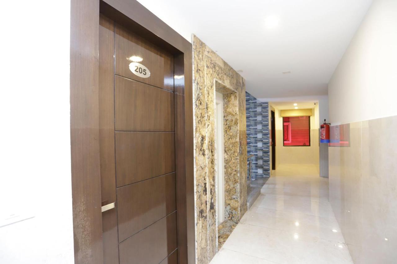 Oyo 39595 Hotel Ray Ban Kankhal Exterior photo